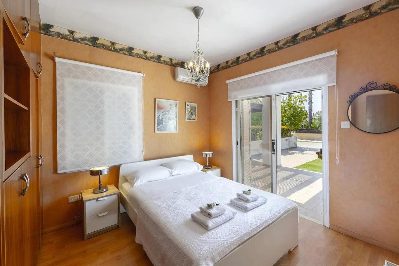 Beachfront Villa Carpe Diem Kiti Bagian luar foto
