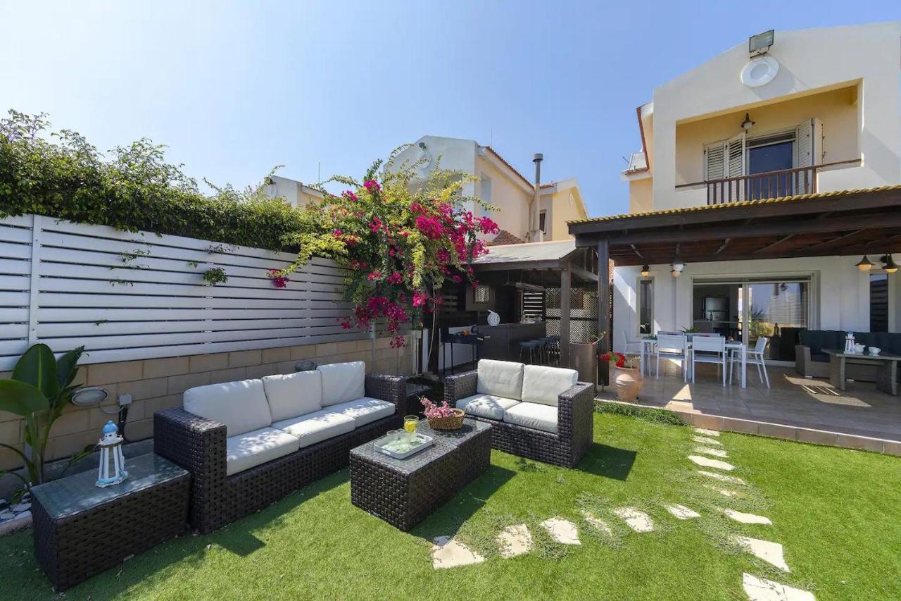 Beachfront Villa Carpe Diem Kiti Bagian luar foto