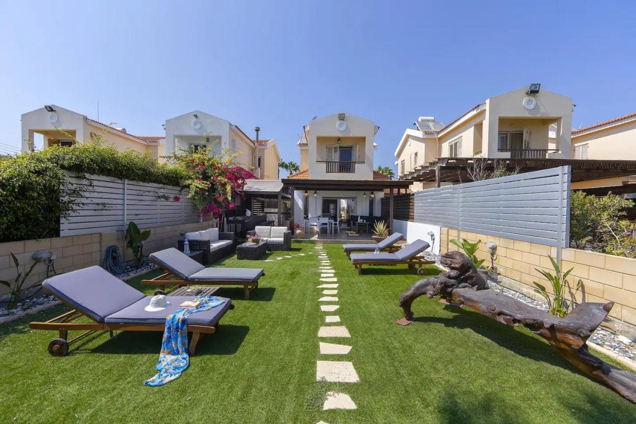 Beachfront Villa Carpe Diem Kiti Bagian luar foto