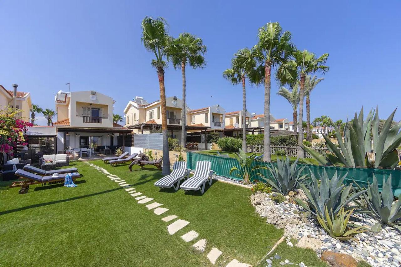 Beachfront Villa Carpe Diem Kiti Bagian luar foto