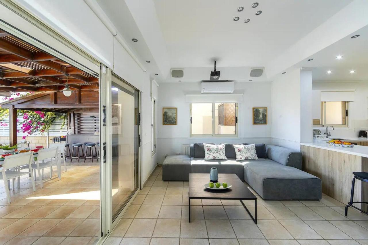 Beachfront Villa Carpe Diem Kiti Bagian luar foto