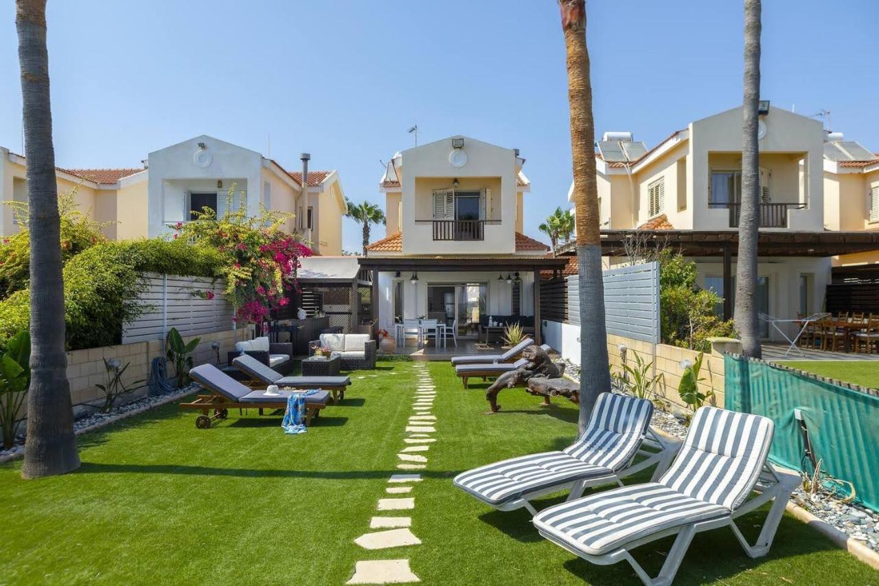 Beachfront Villa Carpe Diem Kiti Bagian luar foto