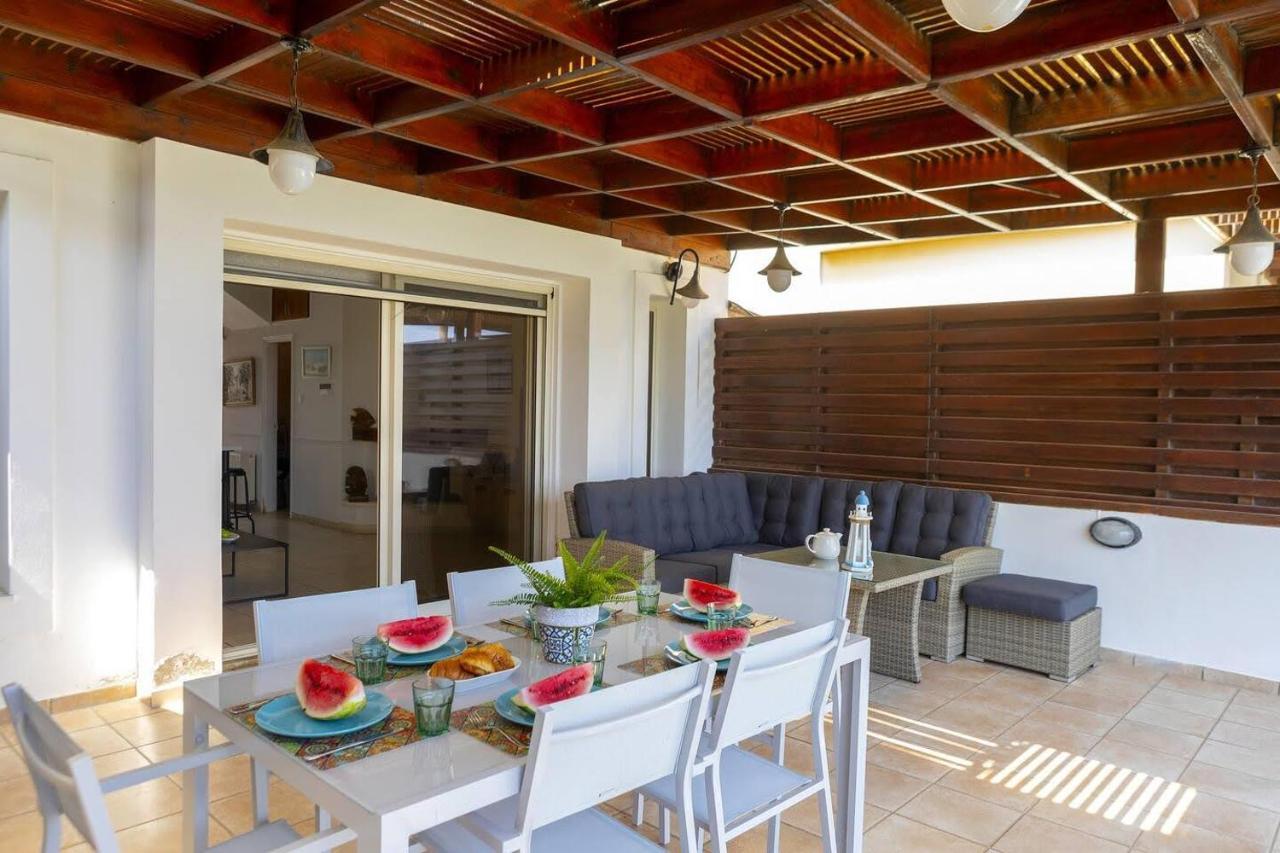 Beachfront Villa Carpe Diem Kiti Bagian luar foto