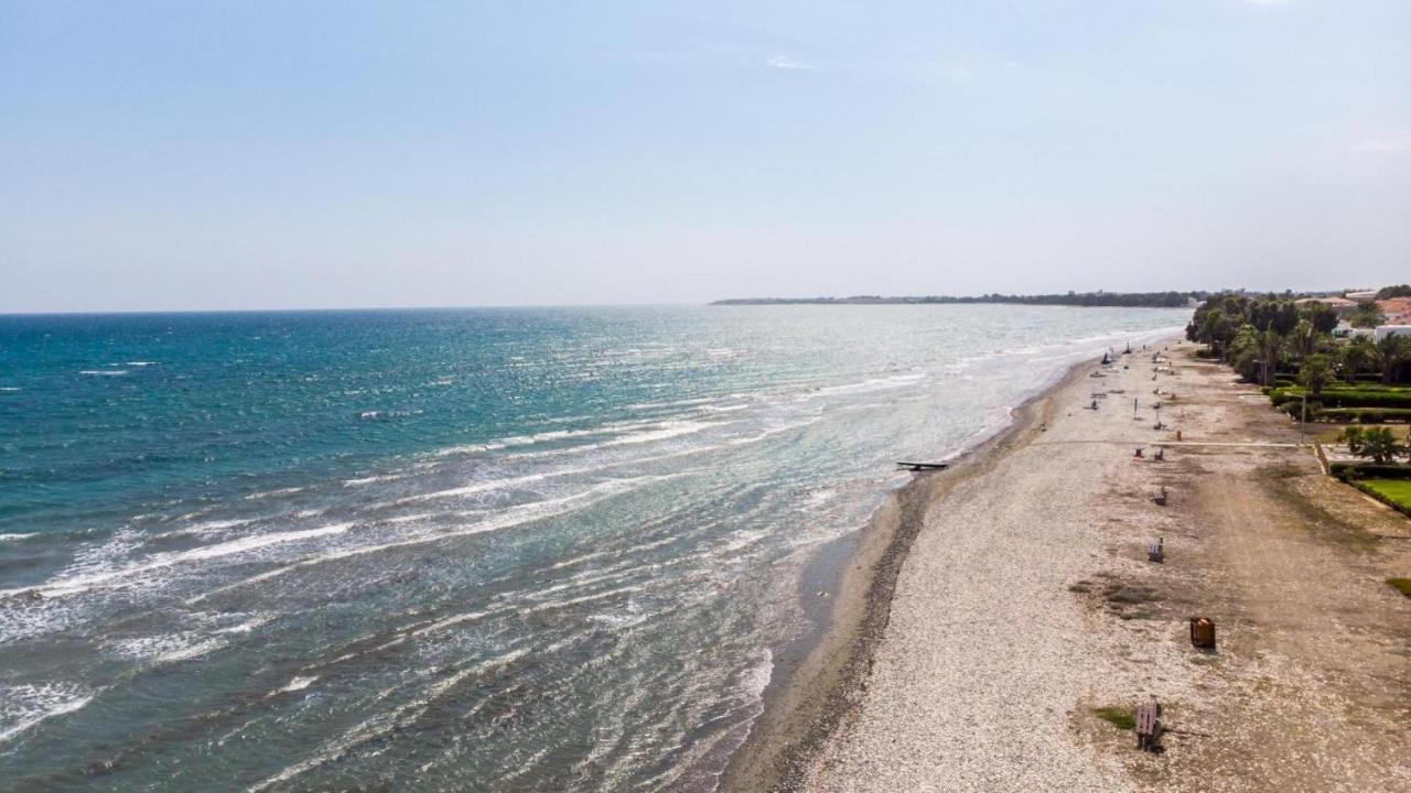 Beachfront Villa Carpe Diem Kiti Bagian luar foto